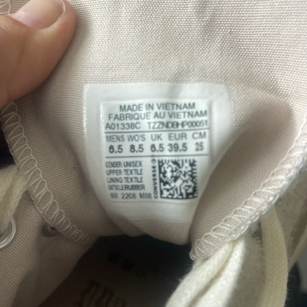 NWOB CONVERSE CHUCK 70 Cozy High-top Sneakers Size 8.5 beige fuzzy fabric - Picture 8 of 11